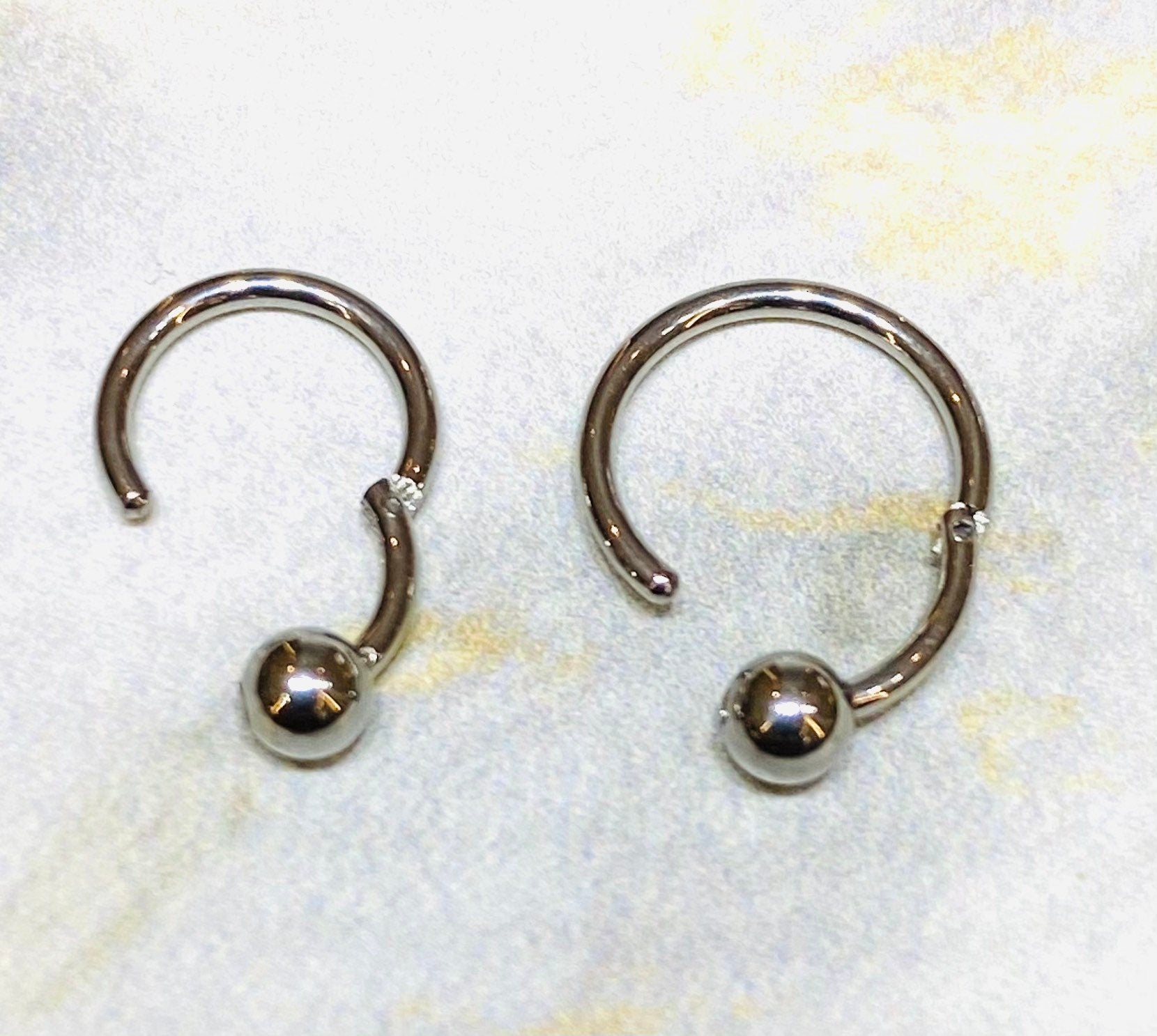 16G Silver Hinged Hoop Clicker with Undetachable Ball Center for Nose, Septum, Cartilage, Tragus Piercing and More. 8MM & 10MM.