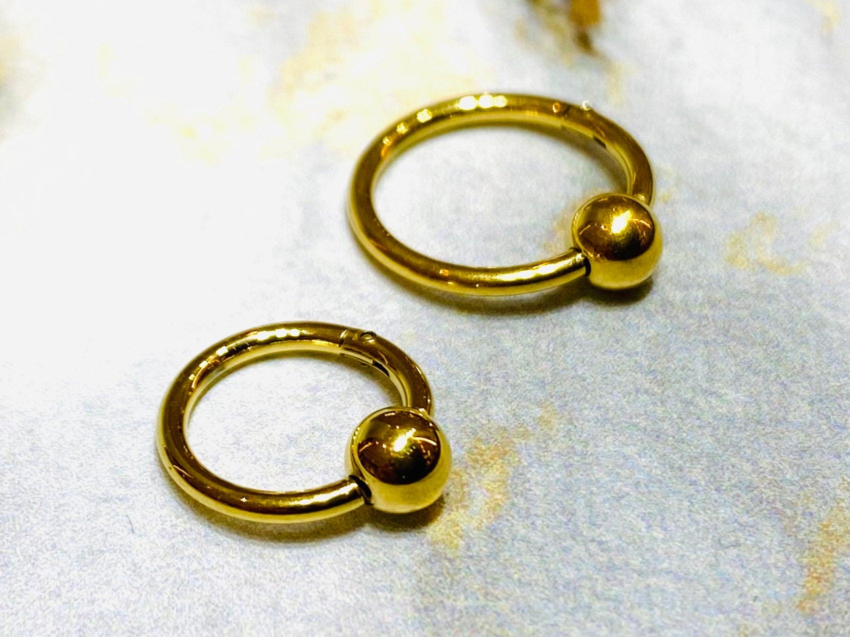 16G Gold Hinged Hoop Clicker with Undetachable Ball Center for Nose, Septum, Cartilage, Tragus Piercing and More. 8MM & 10MM. Nose Piercing.