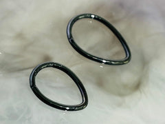 16G Black Teardrop Surgical Steel Hinged Septum Clicker Ring.