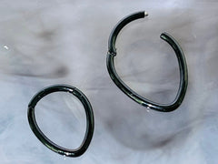 16G Black Teardrop Surgical Steel Hinged Septum Clicker Ring.