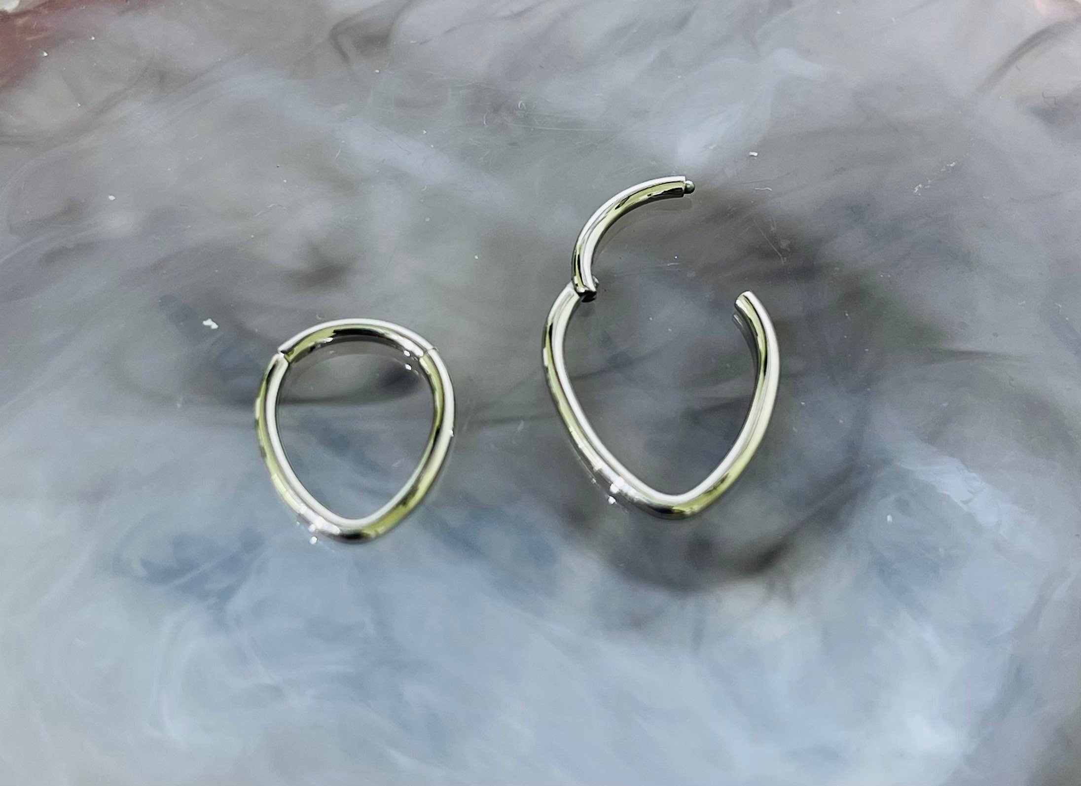 16G Silver Teardrop Surgical Steel Hinged Septum Clicker Ring.