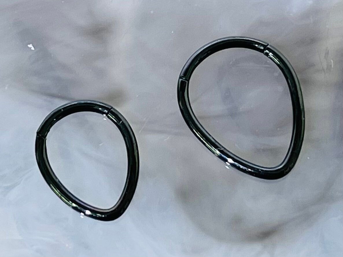 16G Black Teardrop Surgical Steel Hinged Septum Clicker Ring.