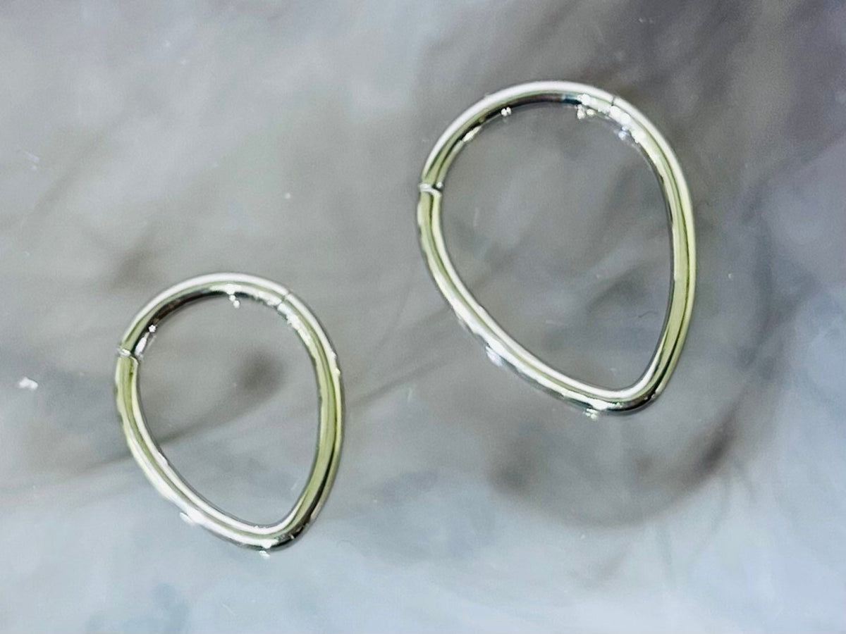 16G Silver Teardrop Surgical Steel Hinged Septum Clicker Ring.